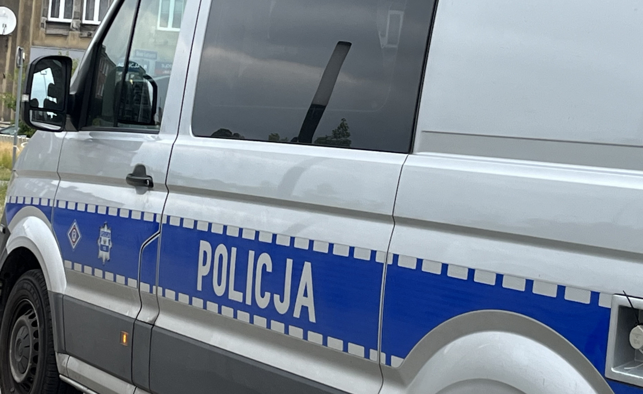 Interwencja policji przed pijanymi rodzicamii